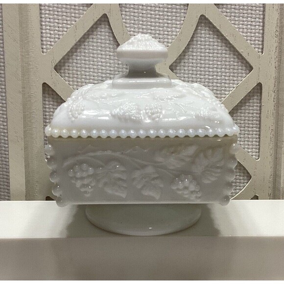 Westmoreland White Milk Glass Paneled Grape Pattern Candy Dish w Lid Beaded Rim - Picture 1 of 14